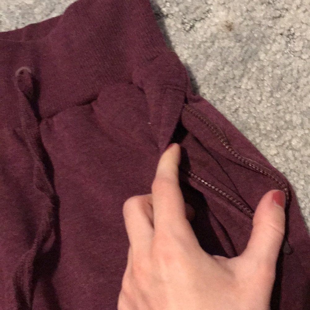 Gymshark - Burgundy Color Joggers - Picture 3 of 5
